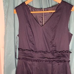 TAHARI Navy Blue Dress 👗 Size 6 EUC perfect for work or date night!